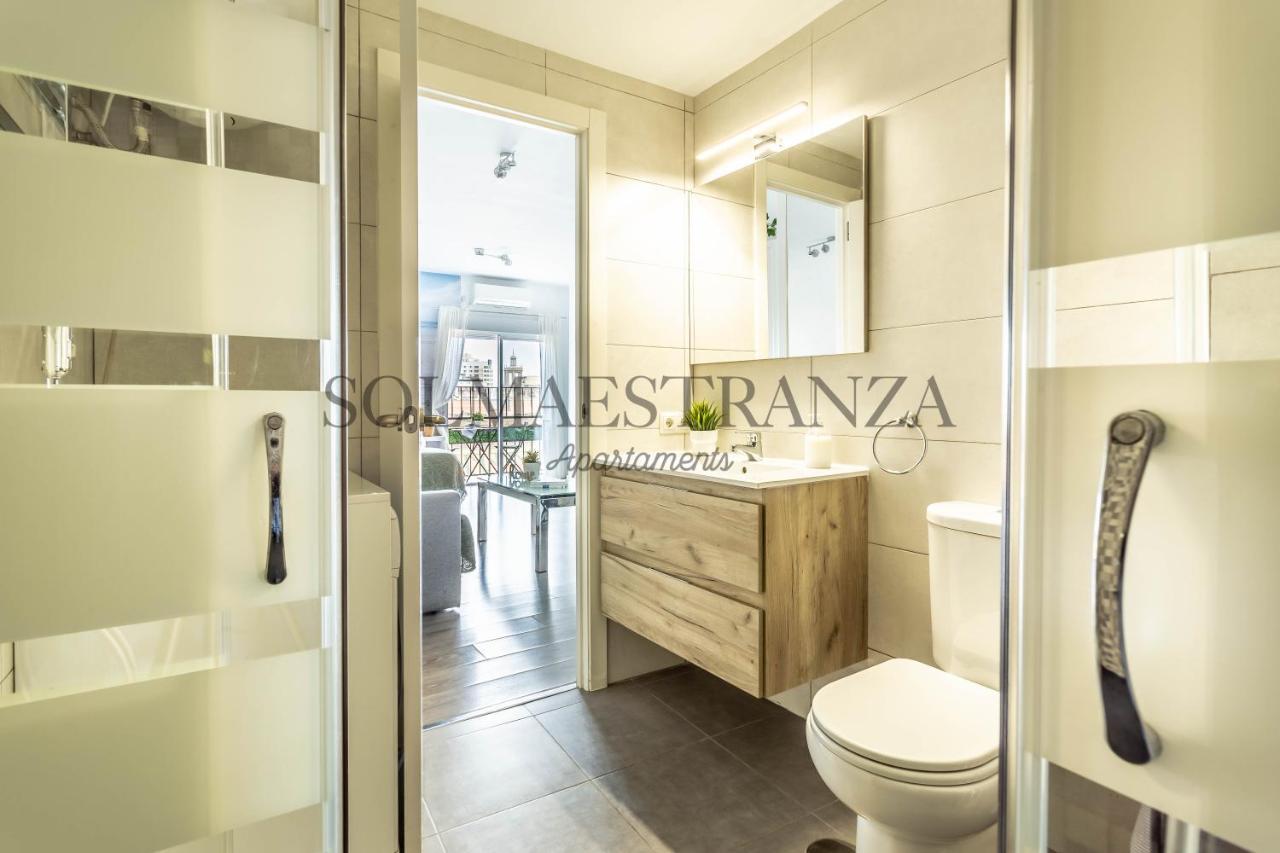 Atarazanas Apartment By Sol Maestranza Malaga Bagian luar foto