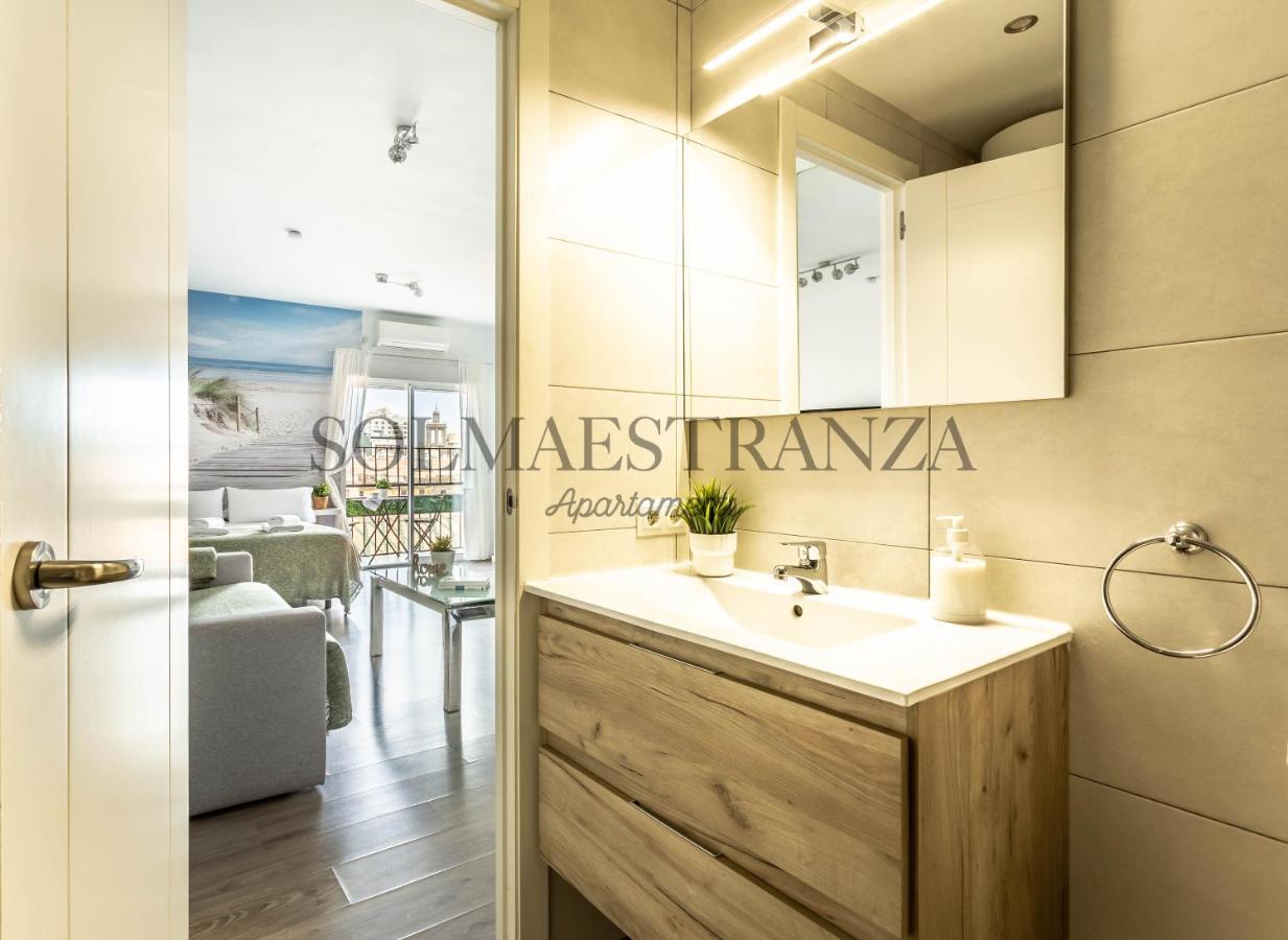 Atarazanas Apartment By Sol Maestranza Malaga Bagian luar foto